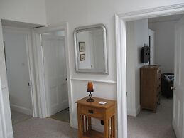Lovely, Spacious, 3 Bedded, First Floor Apartment