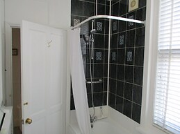 Lovely, Spacious, 3 Bedded, First Floor Apartment