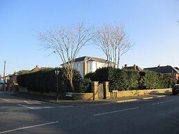 Lovely, Spacious, 3 Bedded, First Floor Apartment