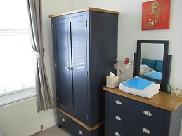 Lovely, Spacious, 3 Bedded, First Floor Apartment