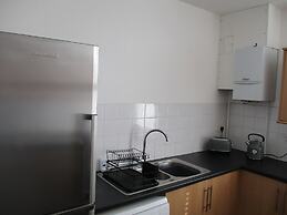 Lovely, Spacious, 3 Bedded, First Floor Apartment