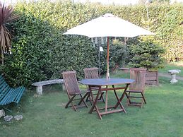 Lovely, Spacious, 3 Bedded, First Floor Apartment