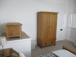 Lovely, Spacious, 3 Bedded, First Floor Apartment