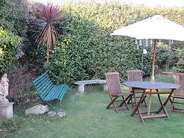 Lovely, Spacious, 3 Bedded, First Floor Apartment