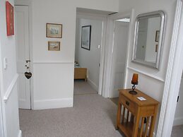 Lovely, Spacious, 3 Bedded, First Floor Apartment