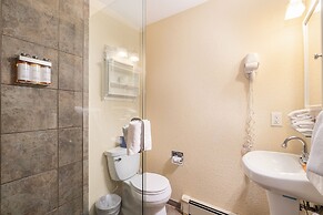 Manitou Lodge 2 Hotel Room by Alpine Lodging Telluride