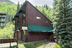 Manitou Lodge 2 Hotel Room by Alpine Lodging Telluride