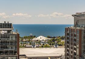 1BR Penthouse w Lakeviews-Pool-Gym