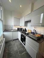 Stunning 4-bed Apartment in Cambridge