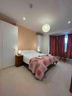 Stunning 4-bed Apartment in Cambridge