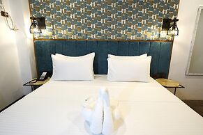 Lighthouse Point Hotel