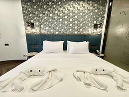 Lighthouse Point Hotel