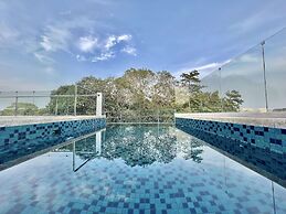 Lighthouse Point Hotel