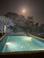 Lighthouse Point Hotel