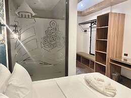 Lighthouse Point Hotel