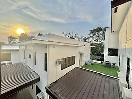 Lighthouse Point Hotel