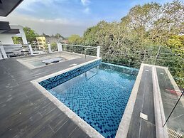 Lighthouse Point Hotel