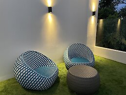 Lighthouse Point Hotel