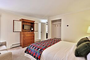 The Birch Ridge: Lace Room #3 - Queen Suite In Renovated Killington Lo