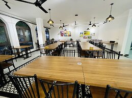 Little Vietnam Hotel - Cat Ba