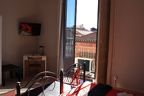 Tra l'Etna e il mare via Oberdan