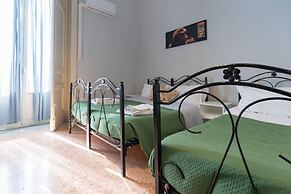 Tra l'Etna e il mare via Oberdan