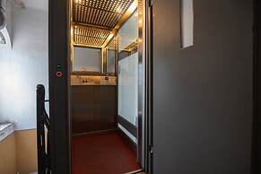 Tra l'Etna e il mare via Oberdan