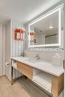 Holiday Inn Express and Suites Destin Miramar Beach by IHG