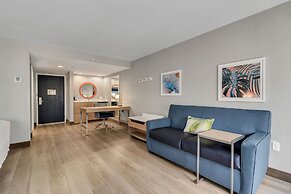 Holiday Inn Express and Suites Destin Miramar Beach by IHG