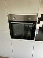 Modern 1 bed Apartment, 10 Mins to Leeds City Cent