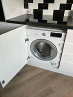 Modern 1 bed Apartment, 10 Mins to Leeds City Cent