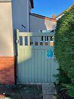 Modern 1 bed Apartment, 10 Mins to Leeds City Cent