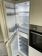 Modern 1 bed Apartment, 10 Mins to Leeds City Cent