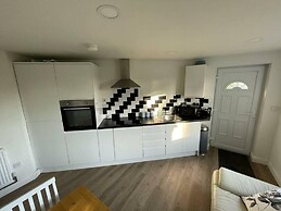 Modern 1 bed Apartment, 10 Mins to Leeds City Cent