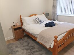 Modern 1 bed Apartment, 10 Mins to Leeds City Cent