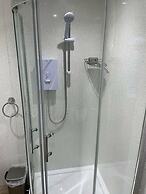 Modern 1 bed Apartment, 10 Mins to Leeds City Cent