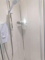 Modern 1 bed Apartment, 10 Mins to Leeds City Cent