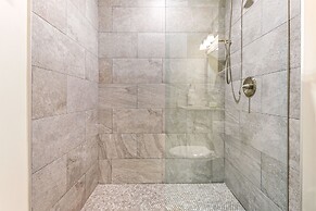 Spacious 4BR Luxury Condo Steps to French Quarter