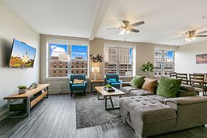 Spacious 4BR Luxury Condo Steps to French Quarter