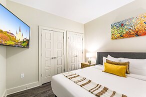 Spacious 4BR Luxury Condo Steps to French Quarter