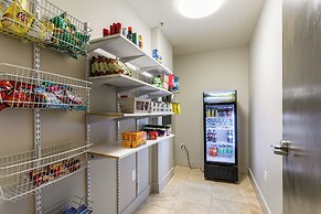 Spacious 4BR Luxury Condo Steps to French Quarter