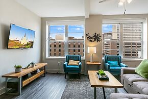 Spacious 4BR Luxury Condo Steps to French Quarter