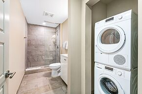 Spacious 4BR Luxury Condo Steps to French Quarter