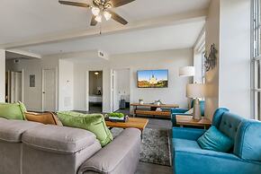 Spacious 4BR Luxury Condo Steps to French Quarter