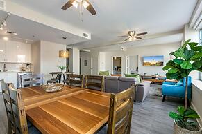 Spacious 4BR Luxury Condo Steps to French Quarter