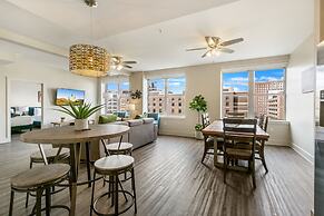 Spacious 4BR Luxury Condo Steps to French Quarter