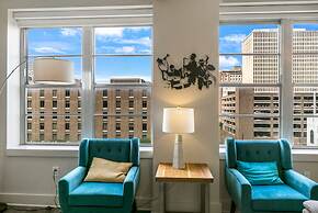 Spacious 4BR Luxury Condo Steps to French Quarter