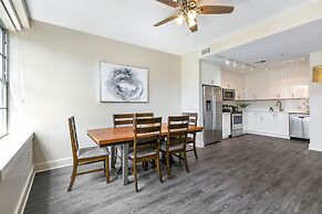 Spacious 4BR Luxury Condo Steps to French Quarter