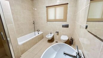 Villa Scenic with Private Pool- Sleeps 8