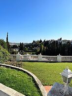 Villa Scenic with Private Pool- Sleeps 8